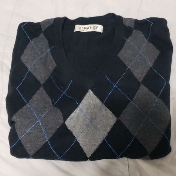 Old Navy Argyle V-Neck Sweater - Picture 3 of 4